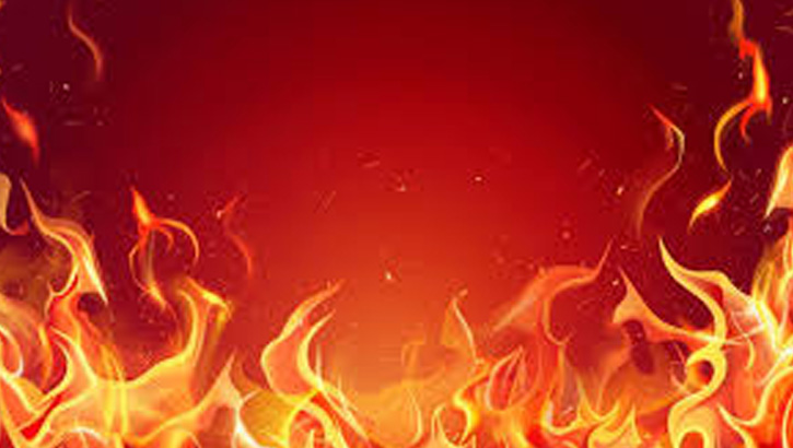 বাড়িতে আগুন, ঘরের মেঝেতে মিলল স্বামী-স্ত্রীর মরদেহ